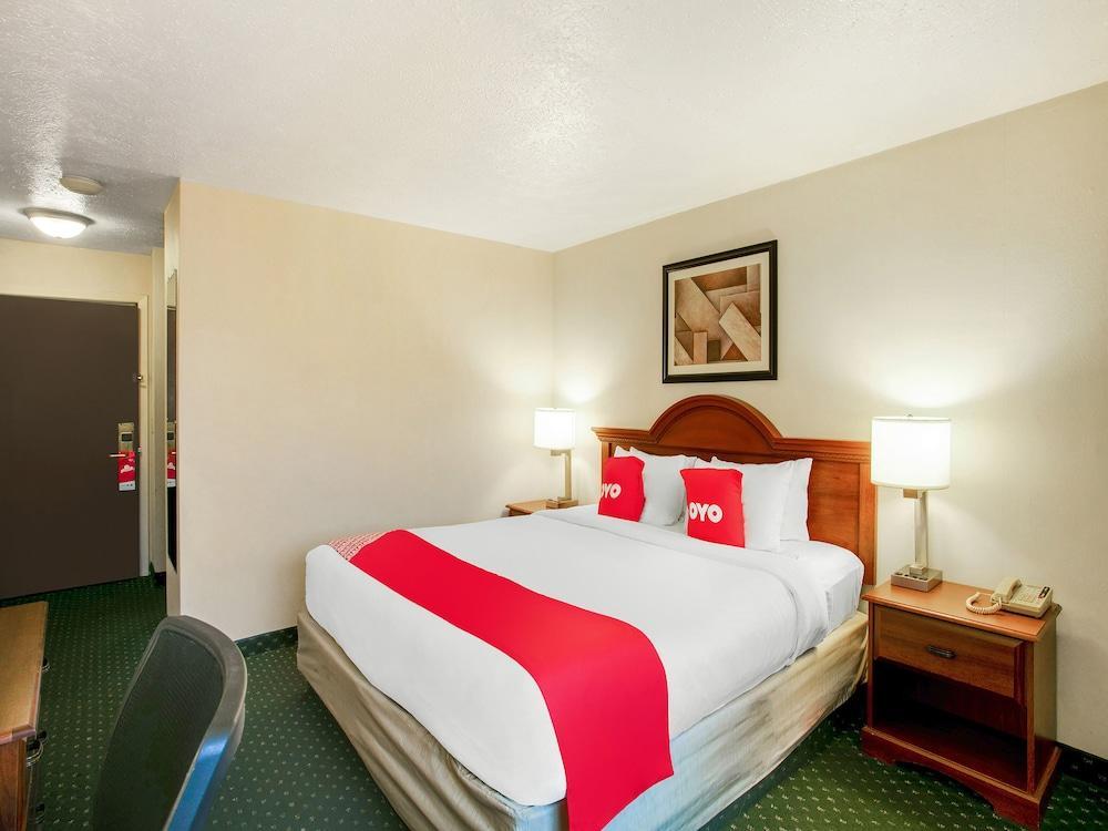 Oyo Hotel Spokane North ภายนอก รูปภาพ