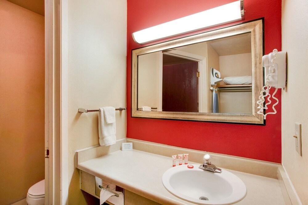 Oyo Hotel Spokane North ภายนอก รูปภาพ