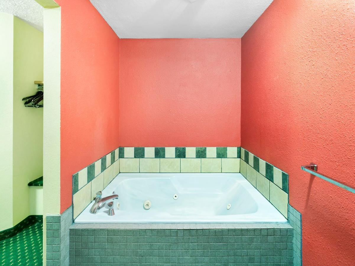 Oyo Hotel Spokane North ภายนอก รูปภาพ